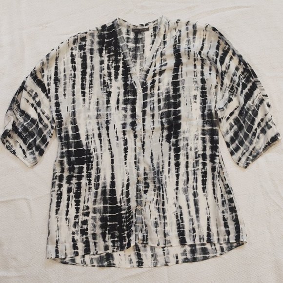 Suzy Shier women's sz L/G, long 3/4 sleeve buttoned blouse - Picture 1 of 3